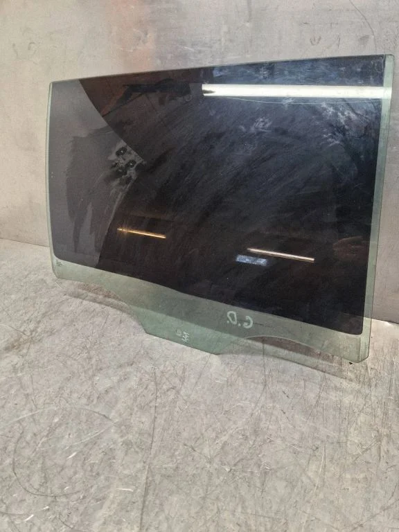 Rear door window glass 3V9845206