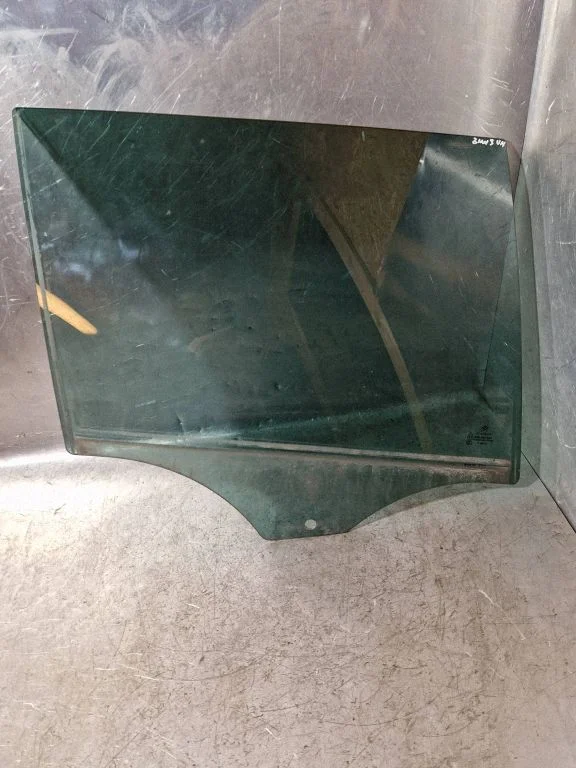 Rear door window glass 43R001604