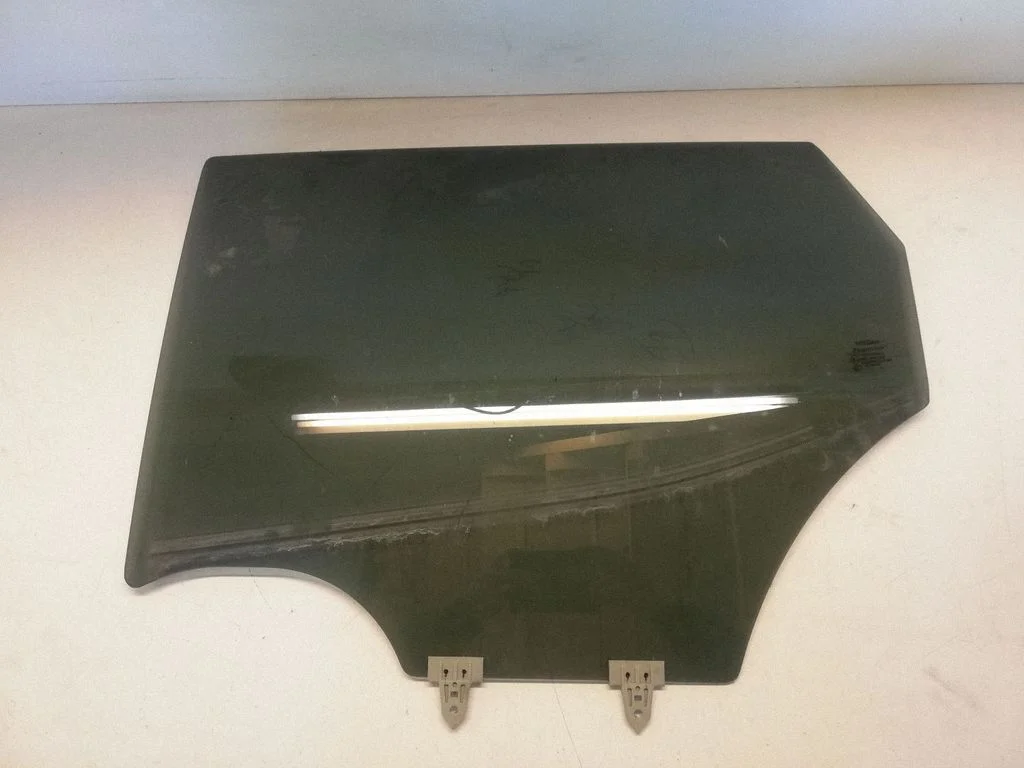 Rear door window glass 43R001595