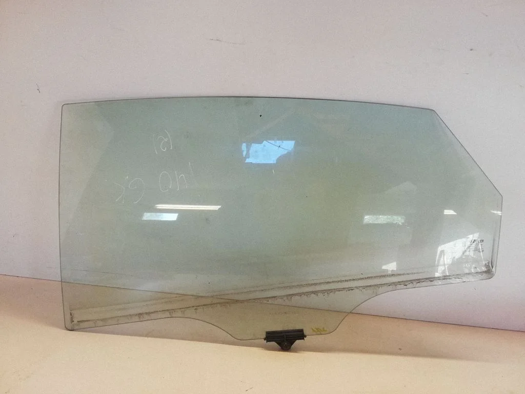 Rear door window glass 43R000382