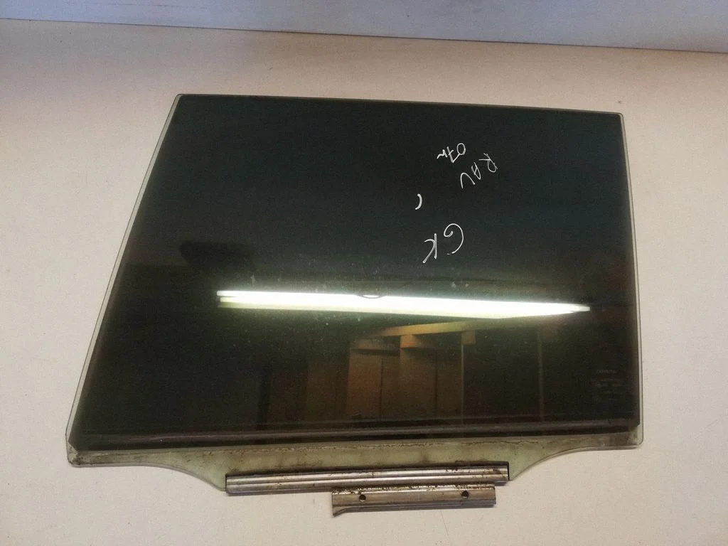 Rear door window glass – Toyota RAV 4 (XA30) (2006-2016)