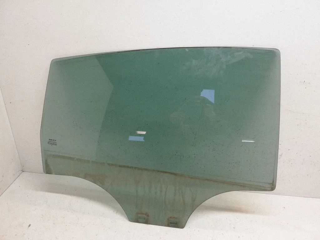 Rear door window glass 43R001595