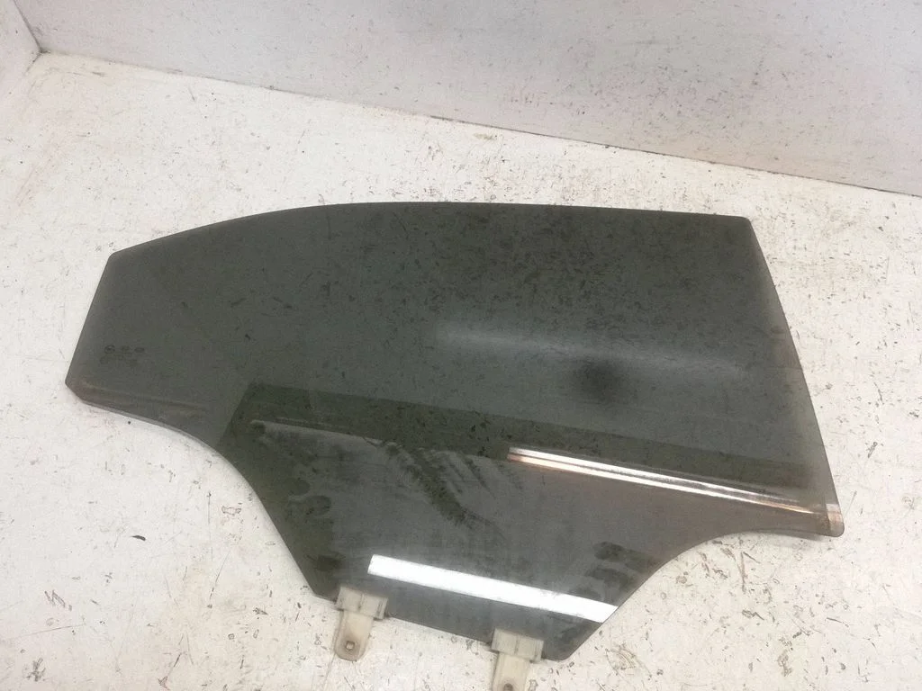 Rear door window glass 43R000399
