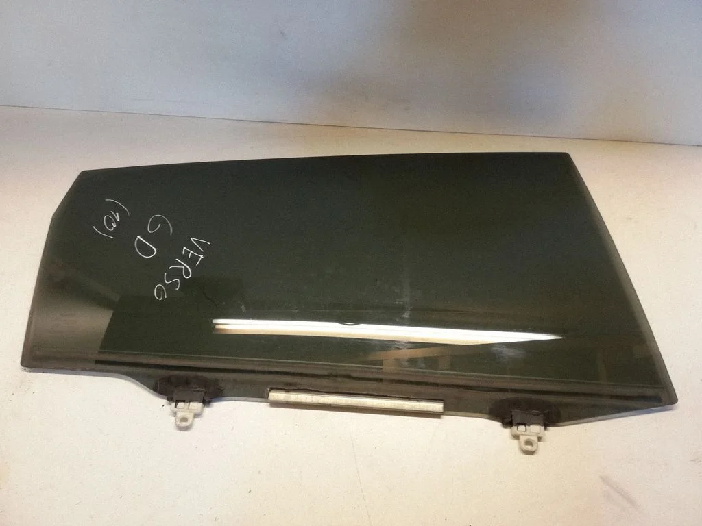 Rear door window glass – Toyota Corolla Verso AR10 (2004-2009)