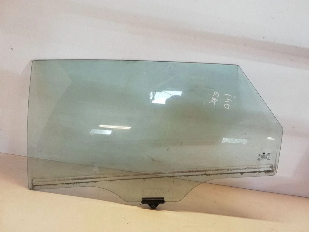 Rear door window glass 43R000382