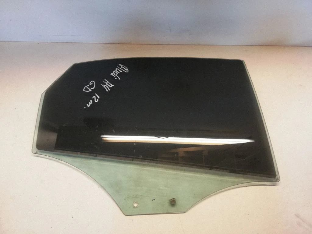 Rear door window glass 43R001582