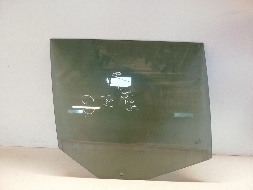 Rear door window glass 43R002092