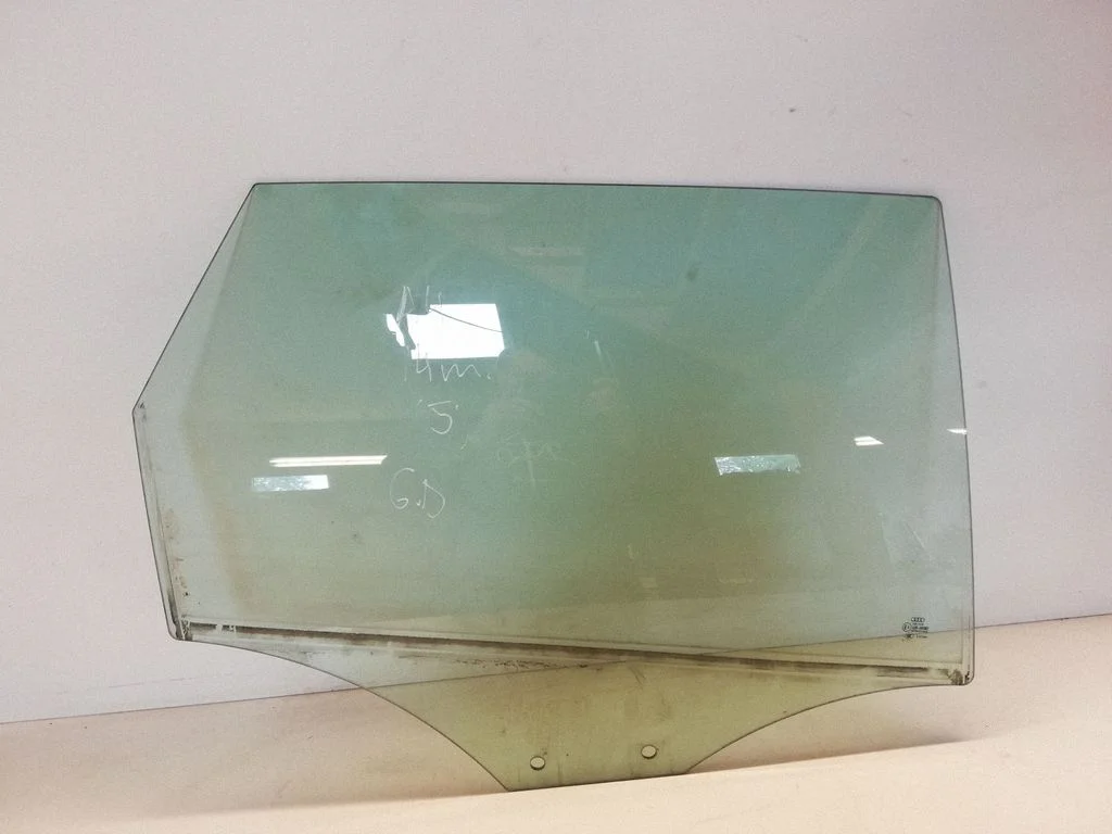 Rear door window glass 43R00082