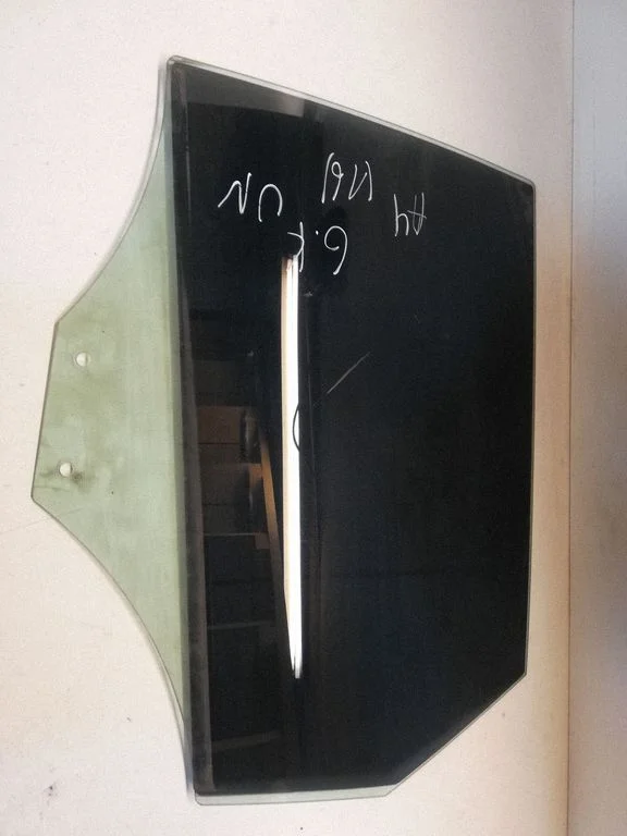 Rear door window glass 43R00082
