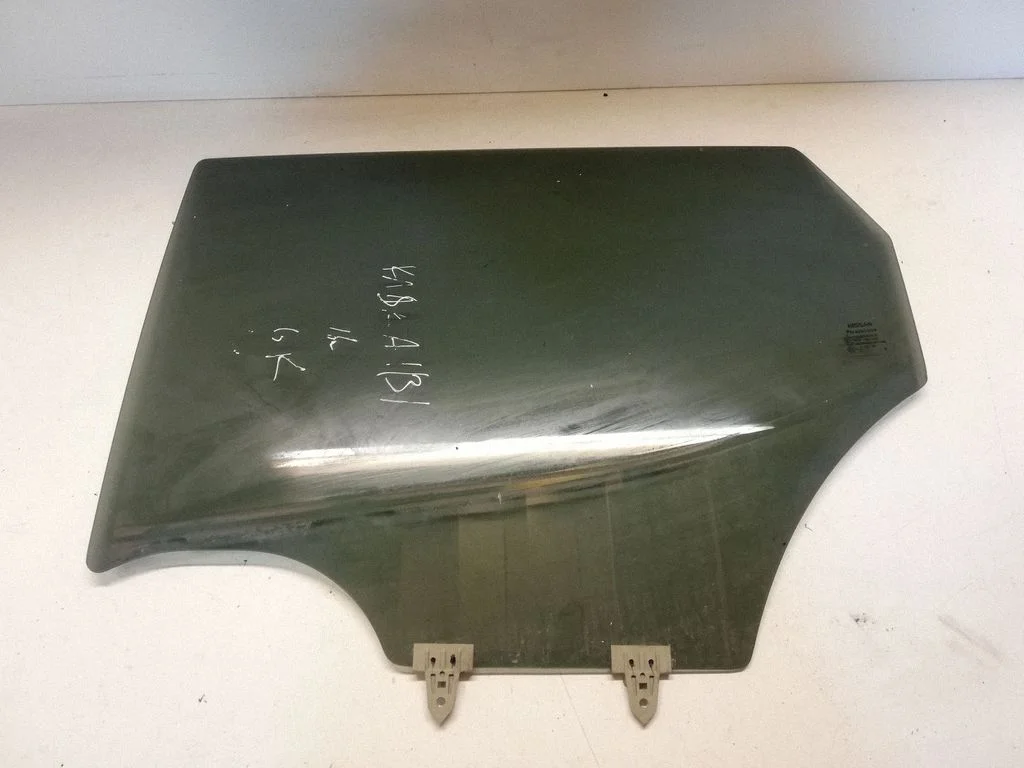 Rear door window glass 43R001595