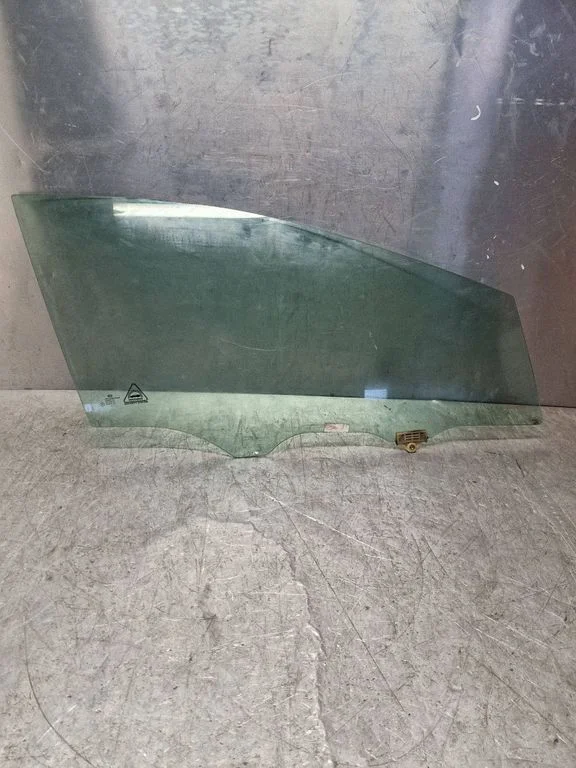 Front door window glass four-door 43R001167