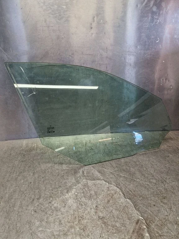 Front door window glass four-door – Mercedes-Benz E-Class W212 (2009-2016)
