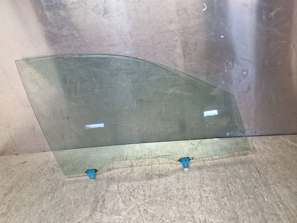 Front door window glass four-door – Mitsubishi Outlander (2013-2021)