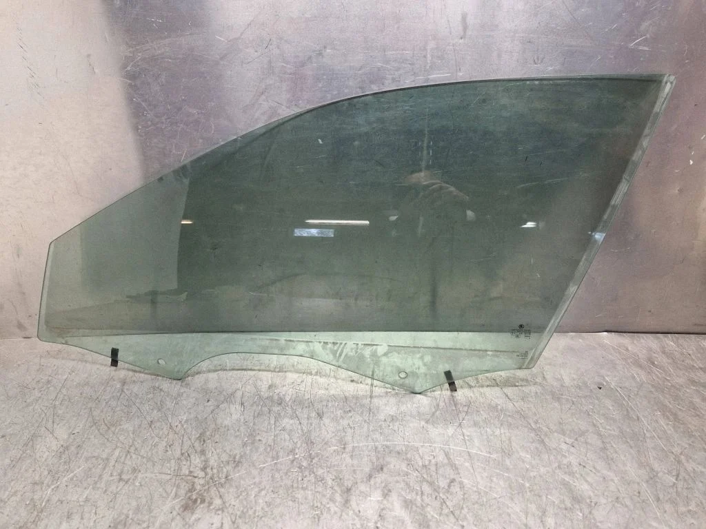 Front door window glass four-door 3V0845201