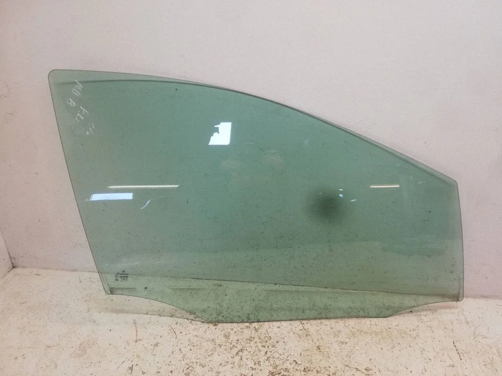 Galvenais priekšējo durvju stikls (četrdurvju) 43R001582