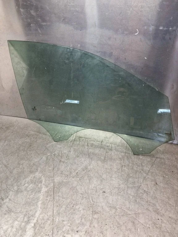 Front door window glass four-door 43R00098