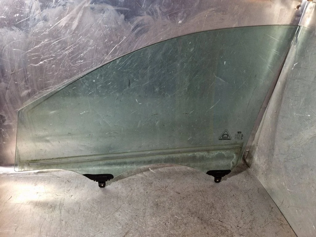 Front door window glass four-door 43R007951