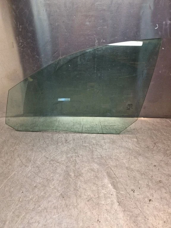 Front door window glass four-door 43R001026