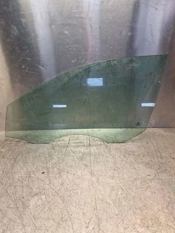 Front door window glass four-door 43R004585