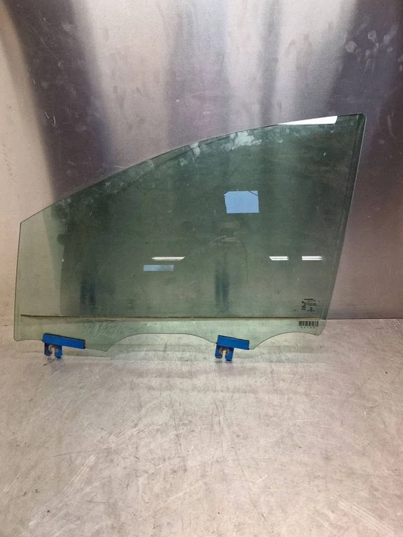 Front door window glass four-door 43R001565