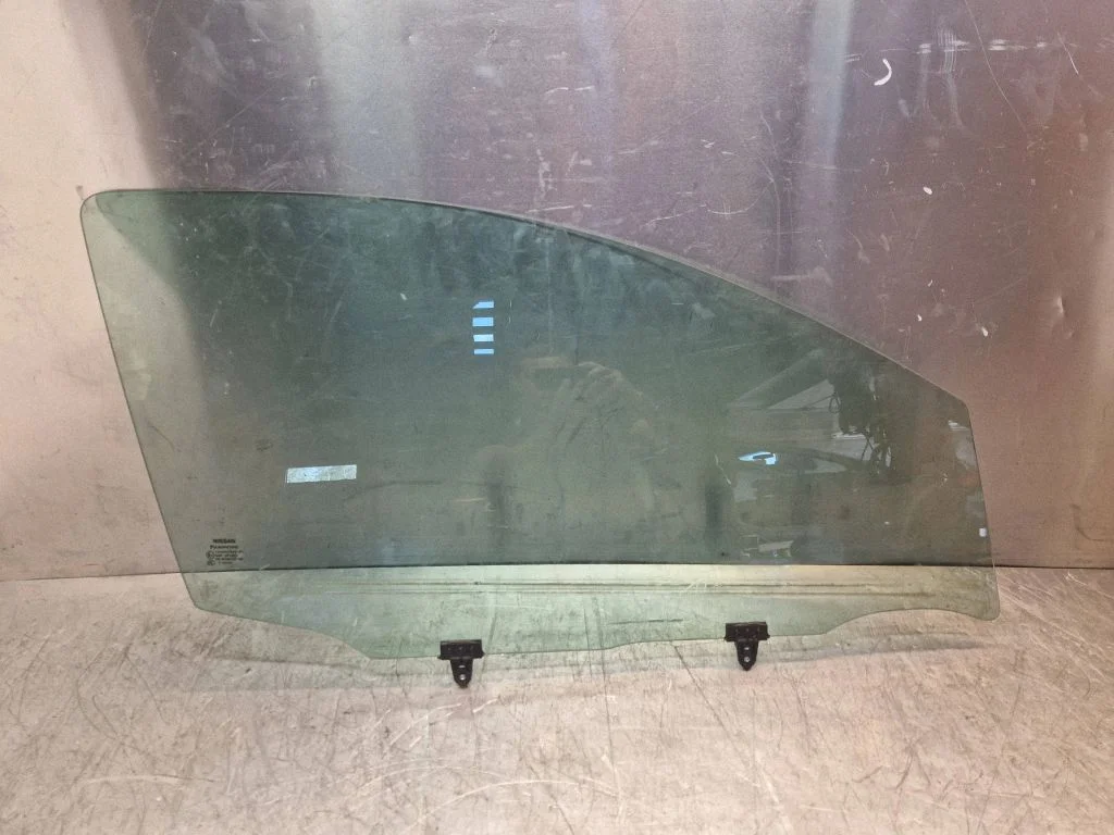 Front door window glass four-door – Nissan Qashqai+2 (2008-2010)