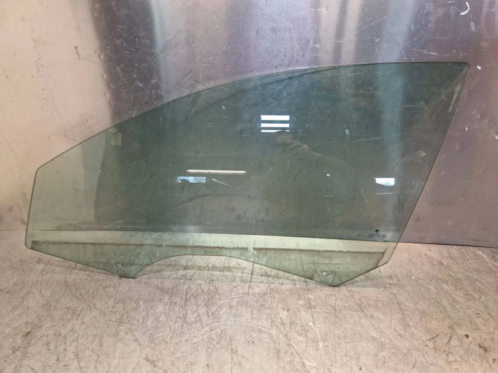 Esiukse põhiklaas (neljaukselise) 43R001026