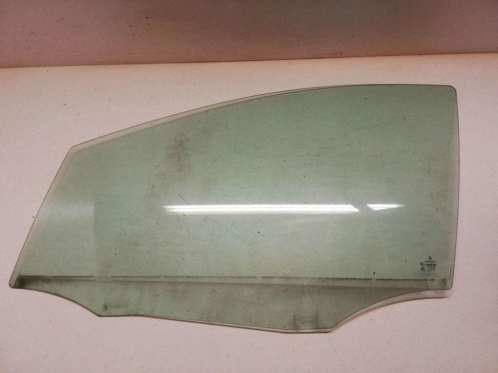 Galvenais priekšējo durvju stikls (četrdurvju) 43R001582