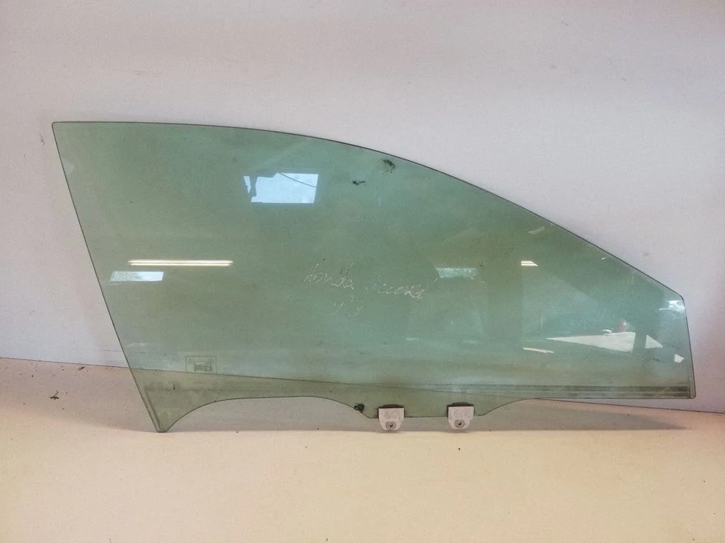 Front door window glass four-door 43R00034