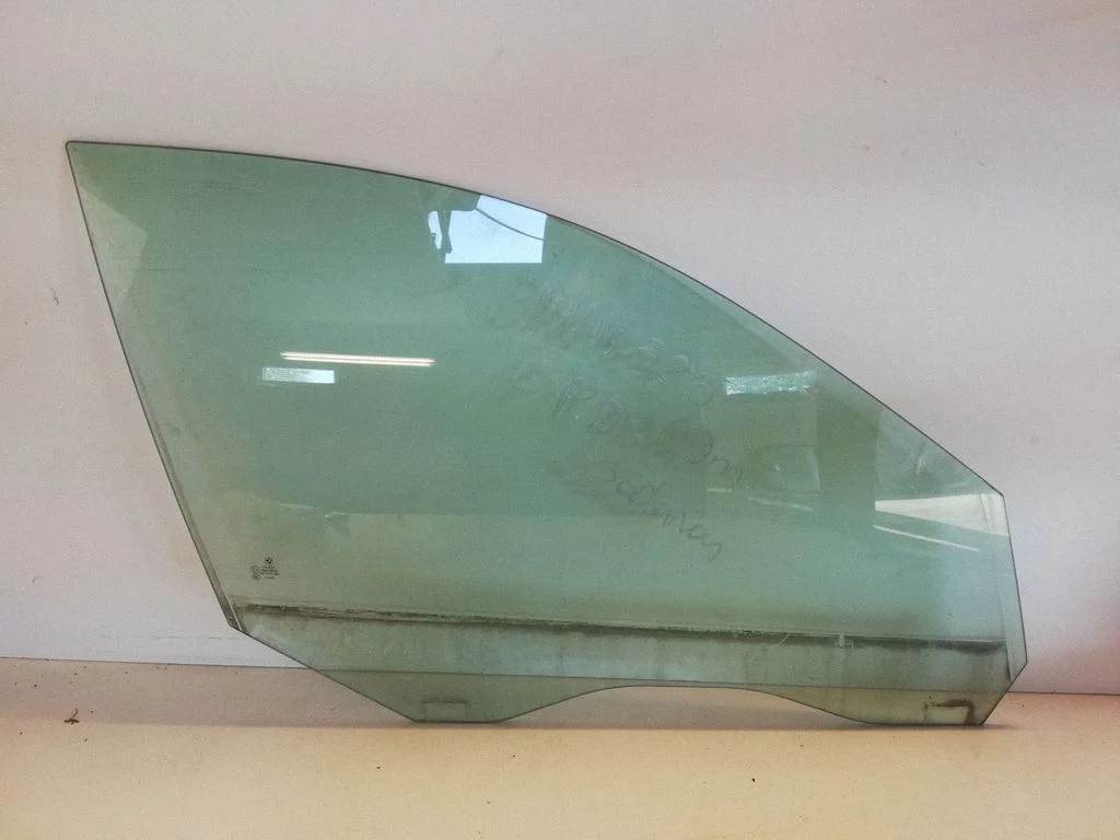 Front door window glass four-door 43R00050
