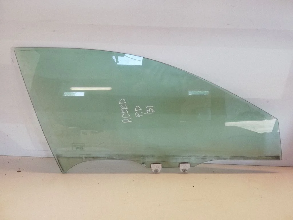 Front door window glass four-door 43R00034