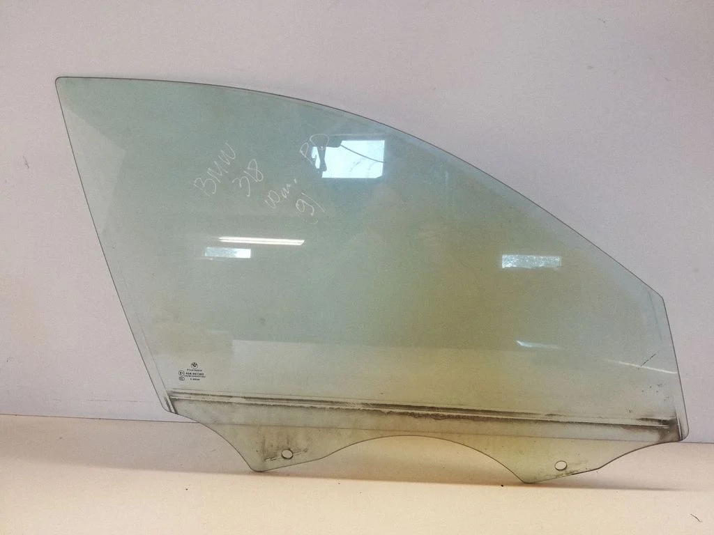 Front door window glass four-door 43R001582