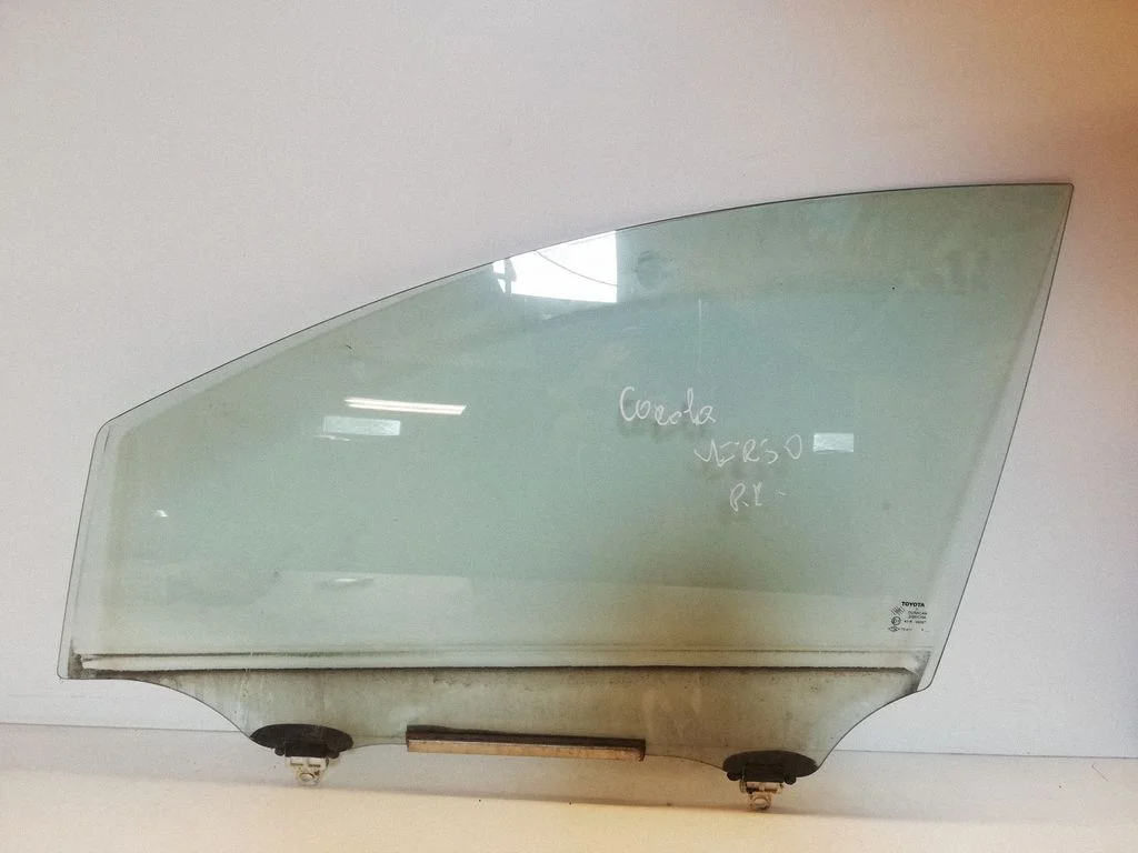 Esiukse põhiklaas (neljaukselise) – Toyota Corolla Verso AR10 (2004-2009)