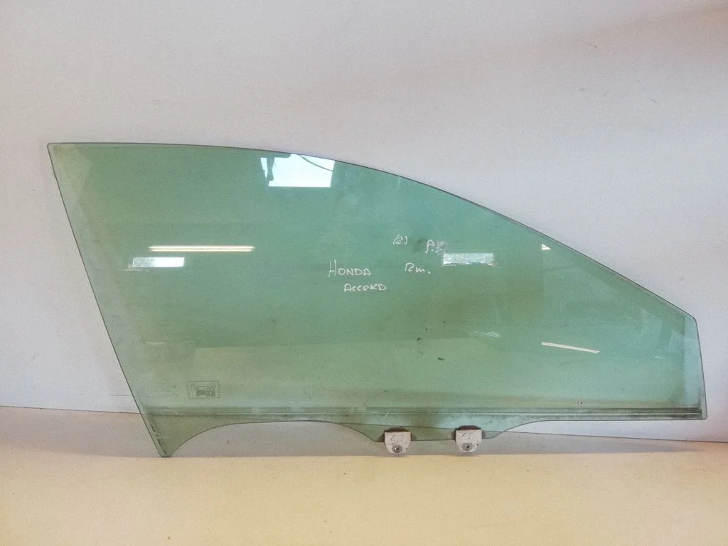 Front door window glass four-door 43R09934