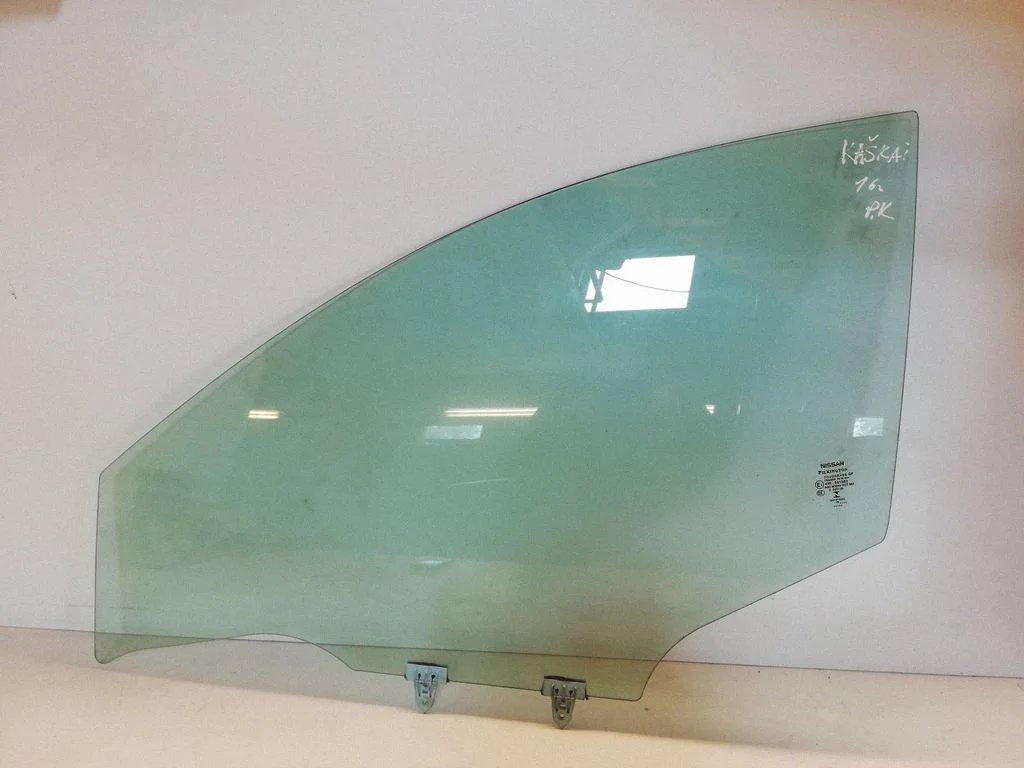 Front door window glass four-door 43R001582