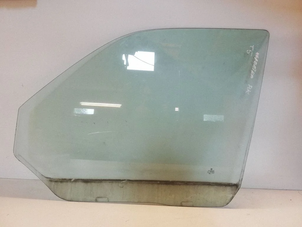 Front door window glass four-door – Volkswagen Transporter - Caravelle T5 (2003-2015)
