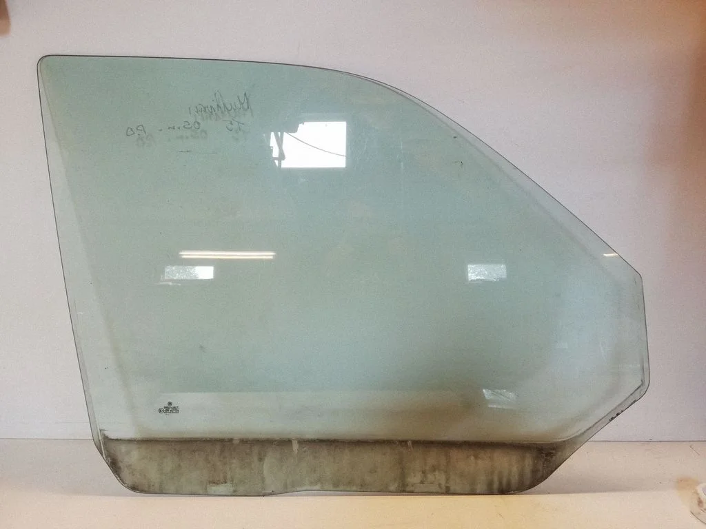 Front door window glass four-door – Volkswagen Transporter - Caravelle T5 (2003-2015)