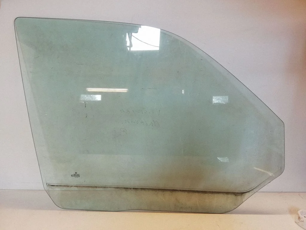 Front door window glass four-door – Volkswagen Transporter - Caravelle T5 (2003-2015)