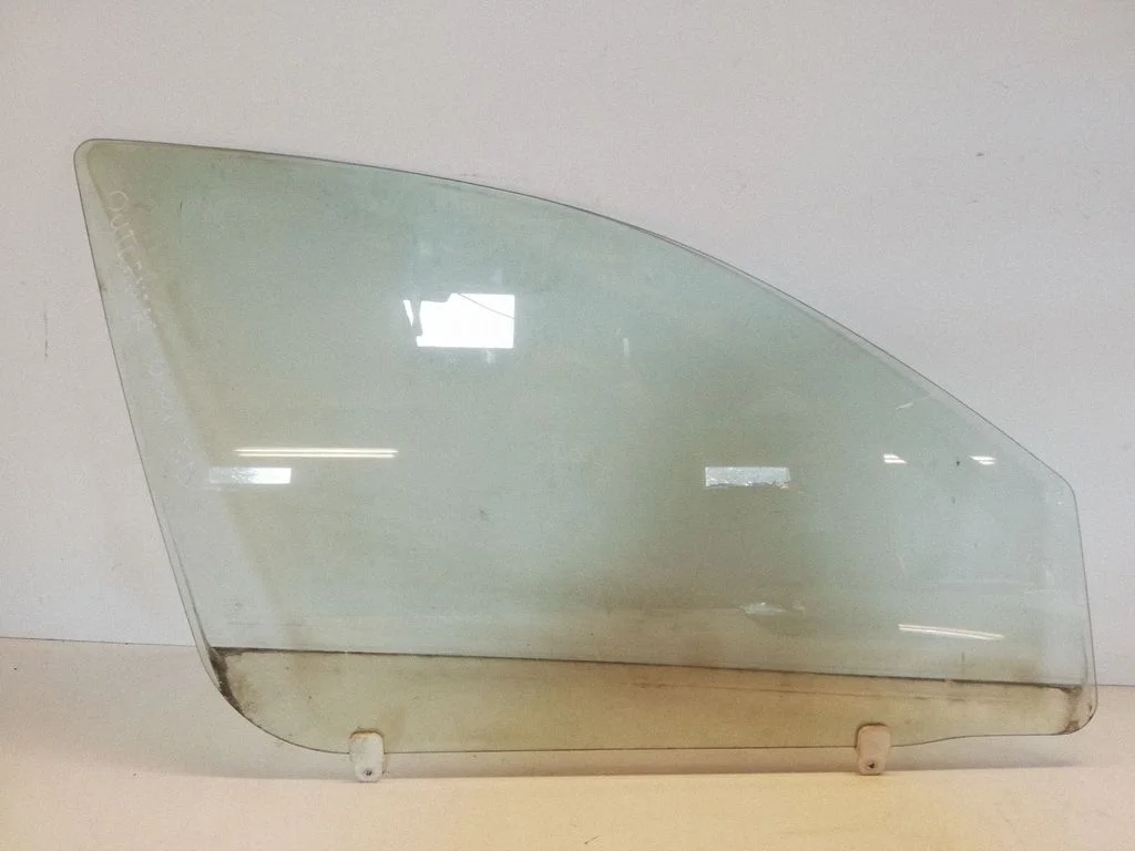 Front door window glass four-door 43R00033