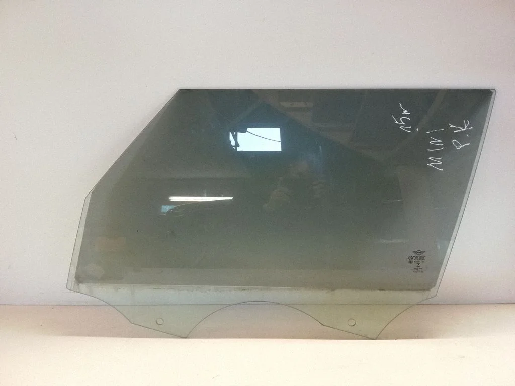Front door window glass four-door 43R00049
