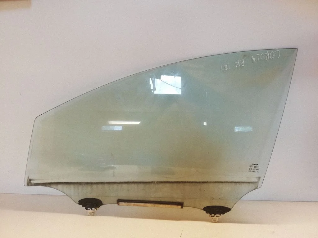 Esiukse põhiklaas (neljaukselise) – Toyota Corolla Verso AR10 (2004-2009)
