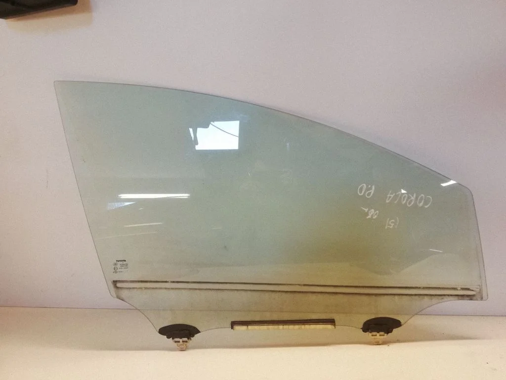 Esiukse põhiklaas (neljaukselise) – Toyota Corolla Verso AR10 (2004-2009)
