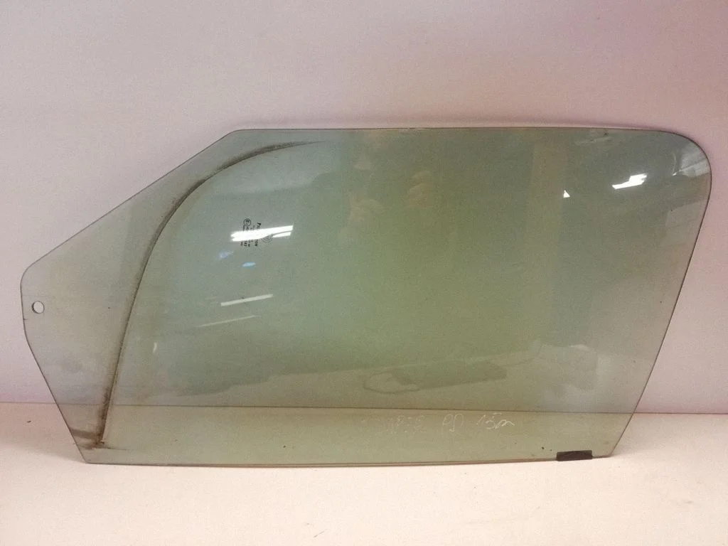 Front door window glass four-door 43R001582