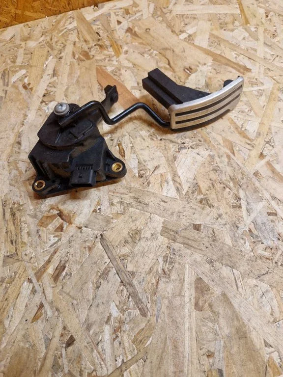 Accelerator throttle pedal 3332A
