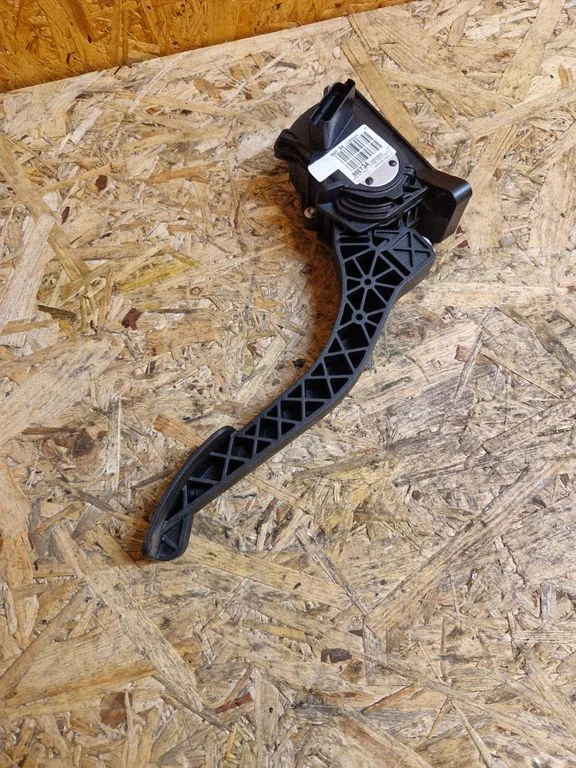 Accelerator throttle pedal 9674829180