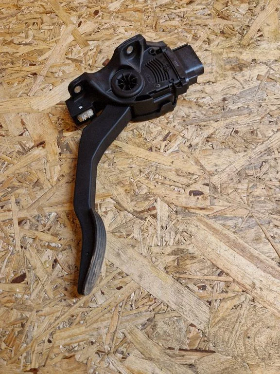 Accelerator throttle pedal 31329062