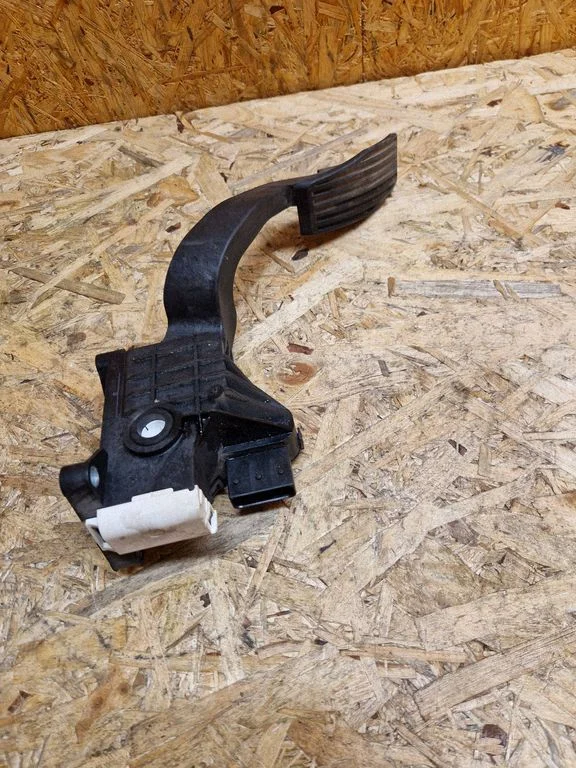 Accelerator throttle pedal – Opel Corsa D (2006-2014)