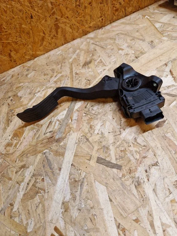 Accelerator throttle pedal 6PV00994941