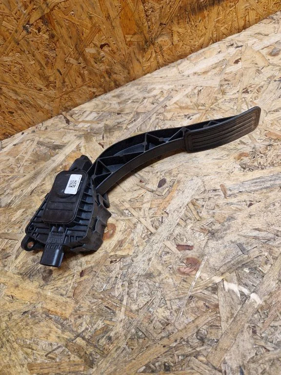 Accelerator throttle pedal K172193629