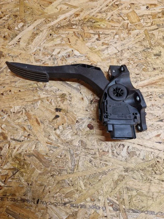 Accelerator throttle pedal 6PV00969805