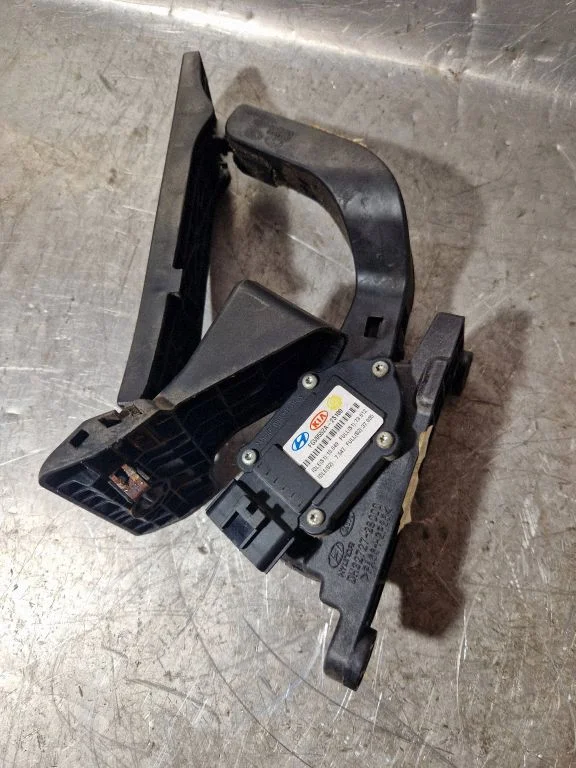 Accelerator throttle pedal FGV0552A2S100
